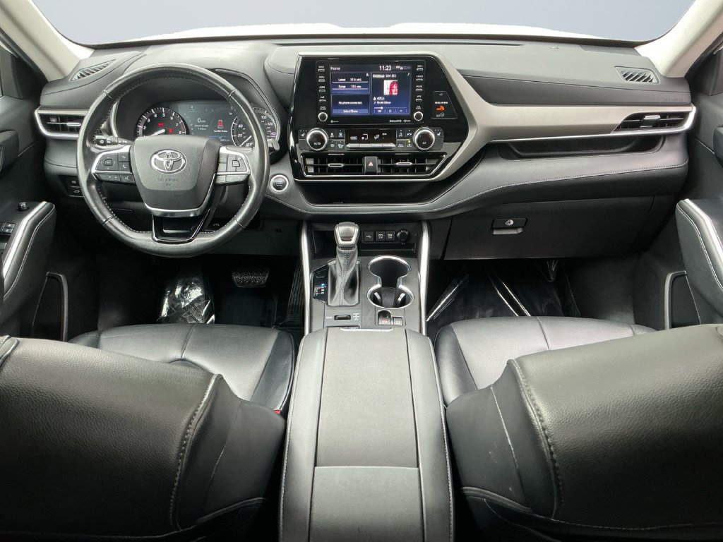 Used 2021 Toyota Highlander XLE AWD/4WD image 11