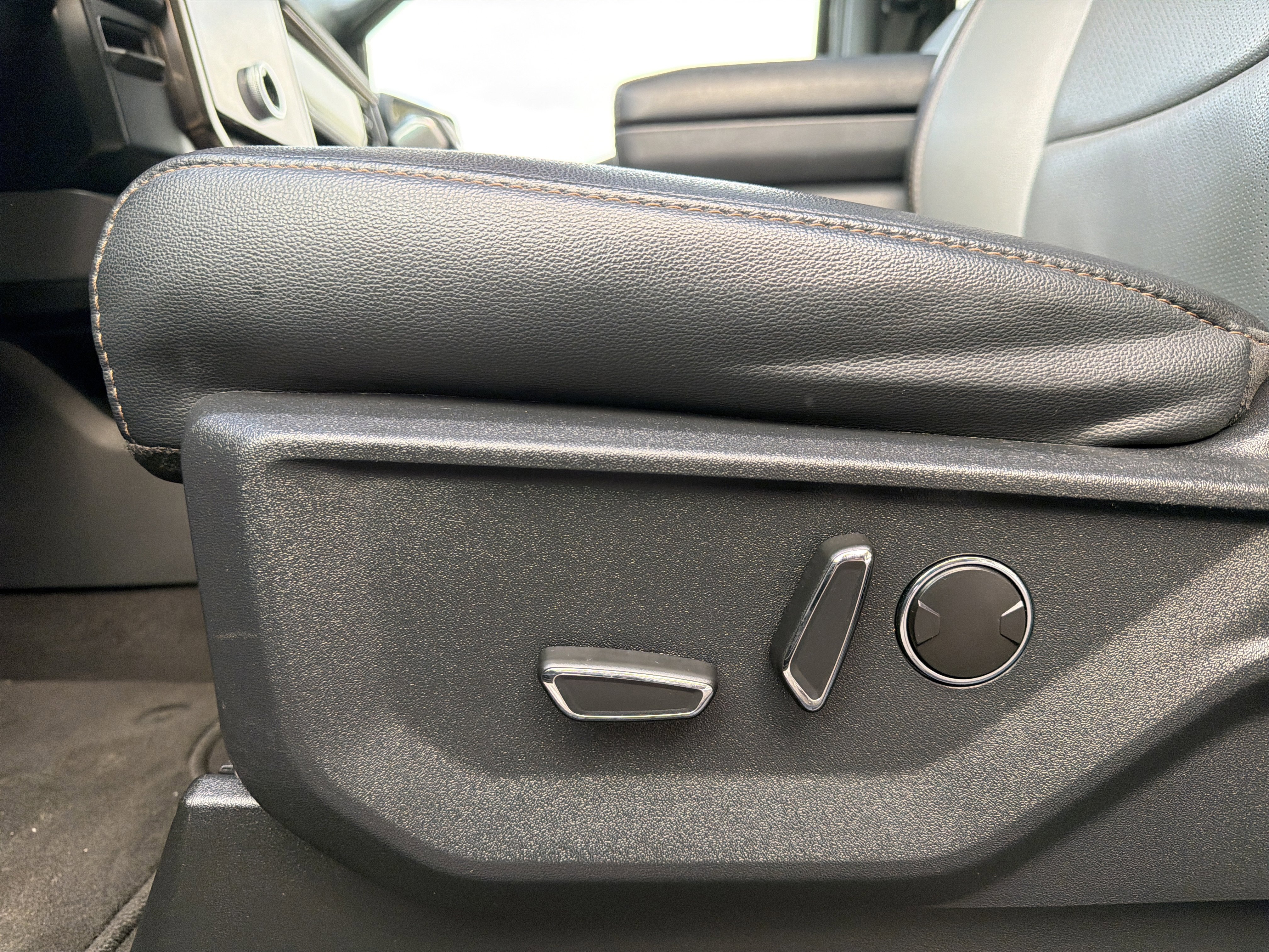 Certified 2024 Ford F150 Lightning Lariat image 27