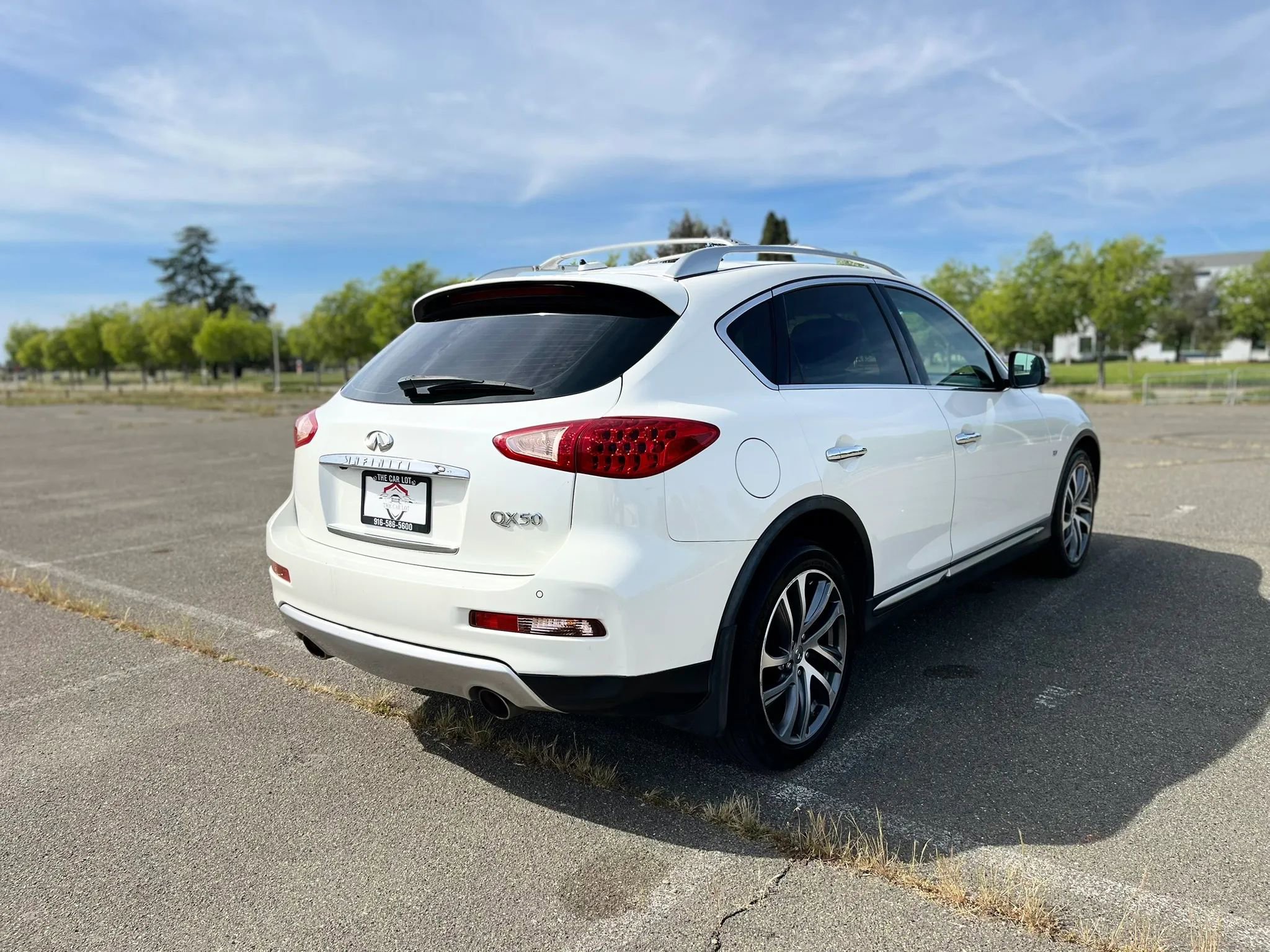 Used 2016 INFINITI QX50 2WD w/ Deluxe Touring Package image 5