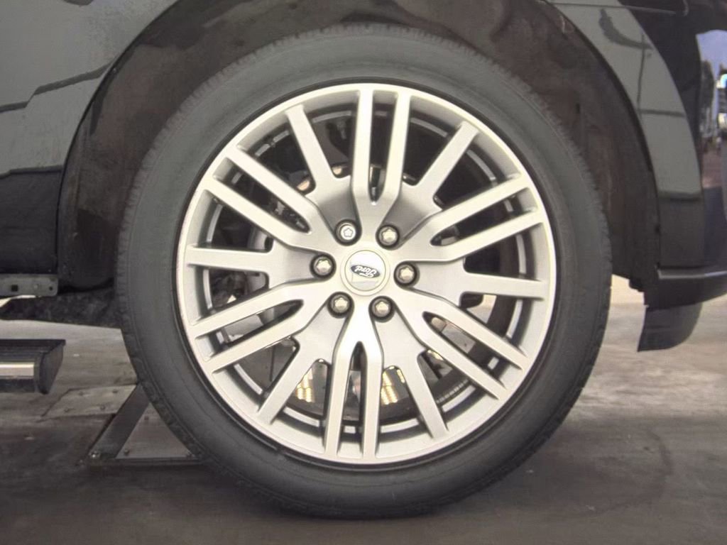 Used 2023 Ford Expedition Limited image 11