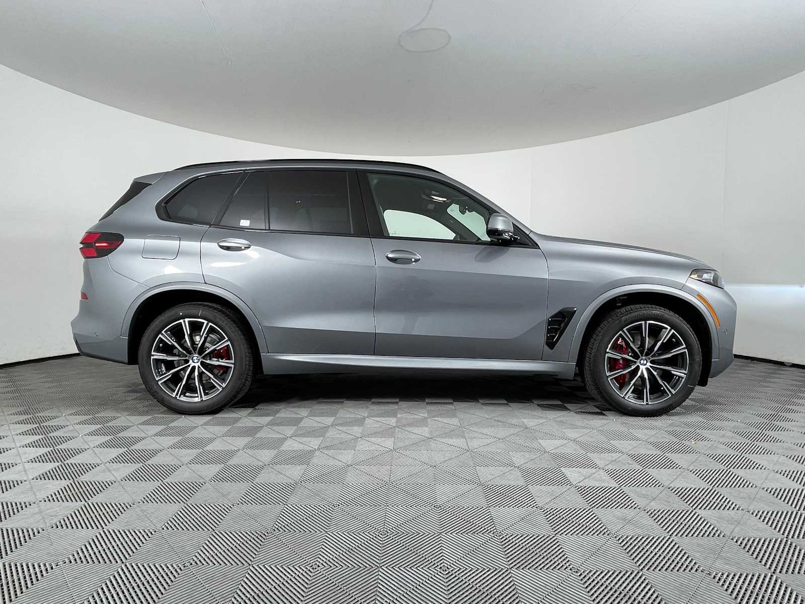 New 2026 BMW X5 xDrive40i w/ M Sport Package image 11