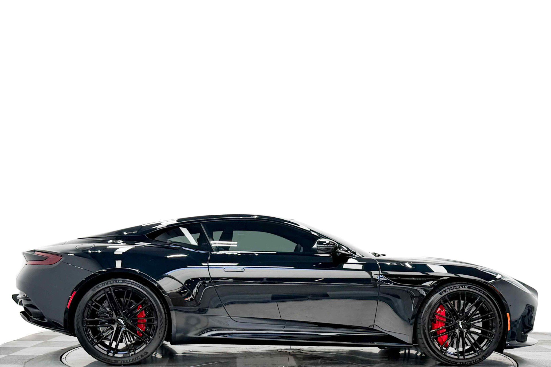 Used 2024 Aston Martin DB12 Coupe RWD image 2