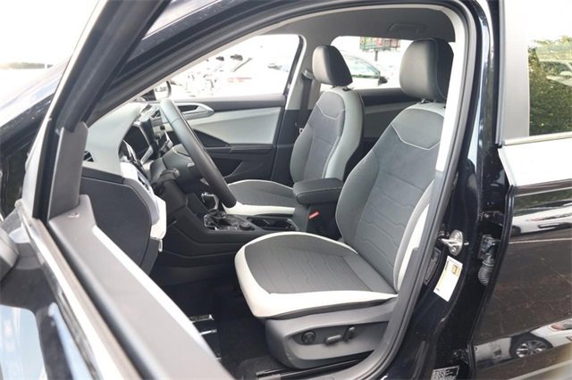 New 2025 Volkswagen Taos SE image 8