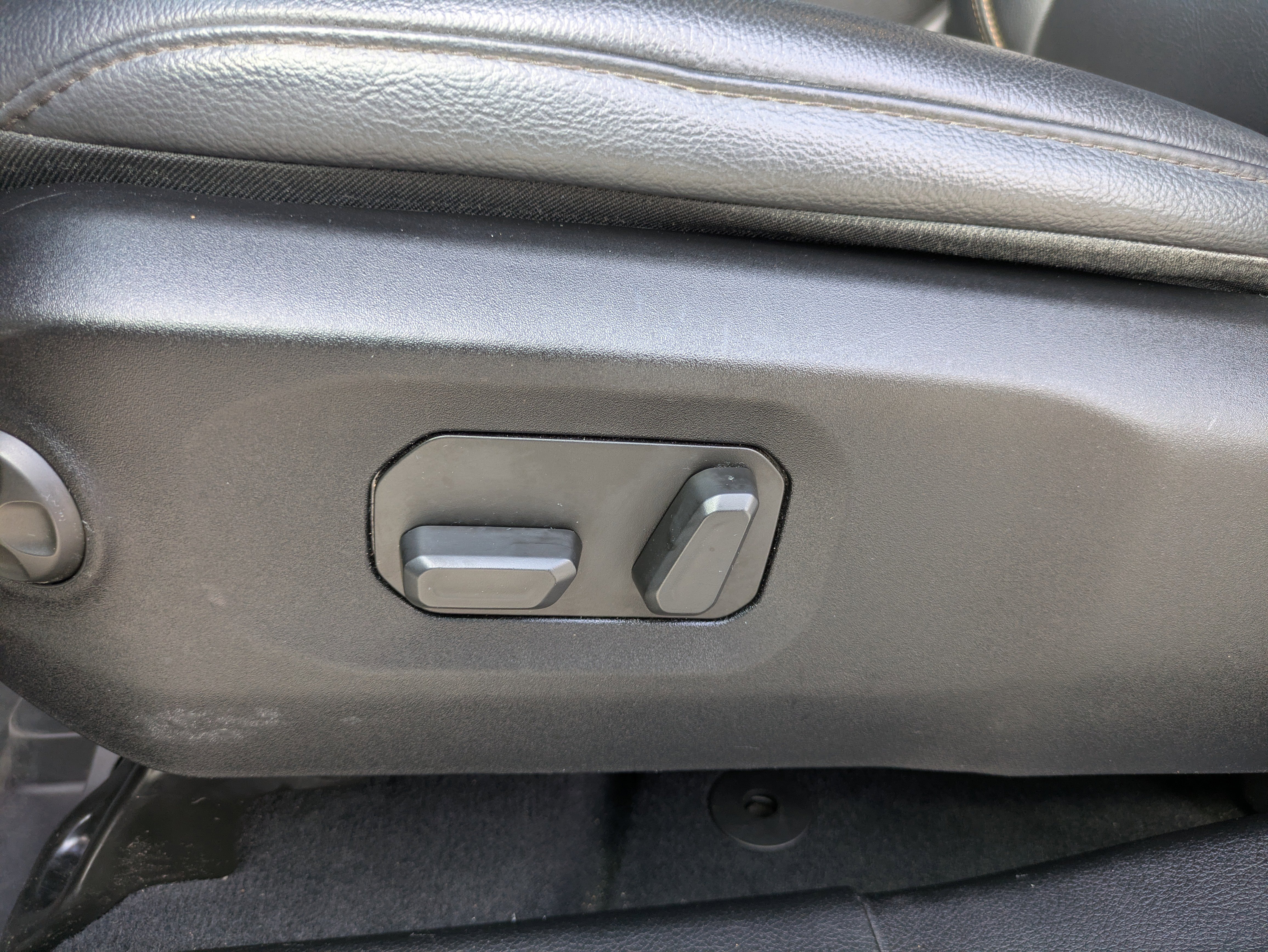 Used 2024 Jeep Wrangler Sahara image 8