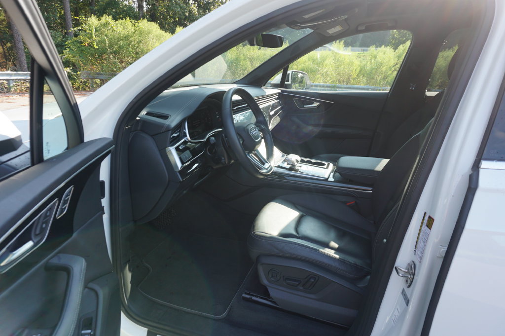 Used 2025 Audi Q7 3.0T Premium Plus AWD/4WD image 2