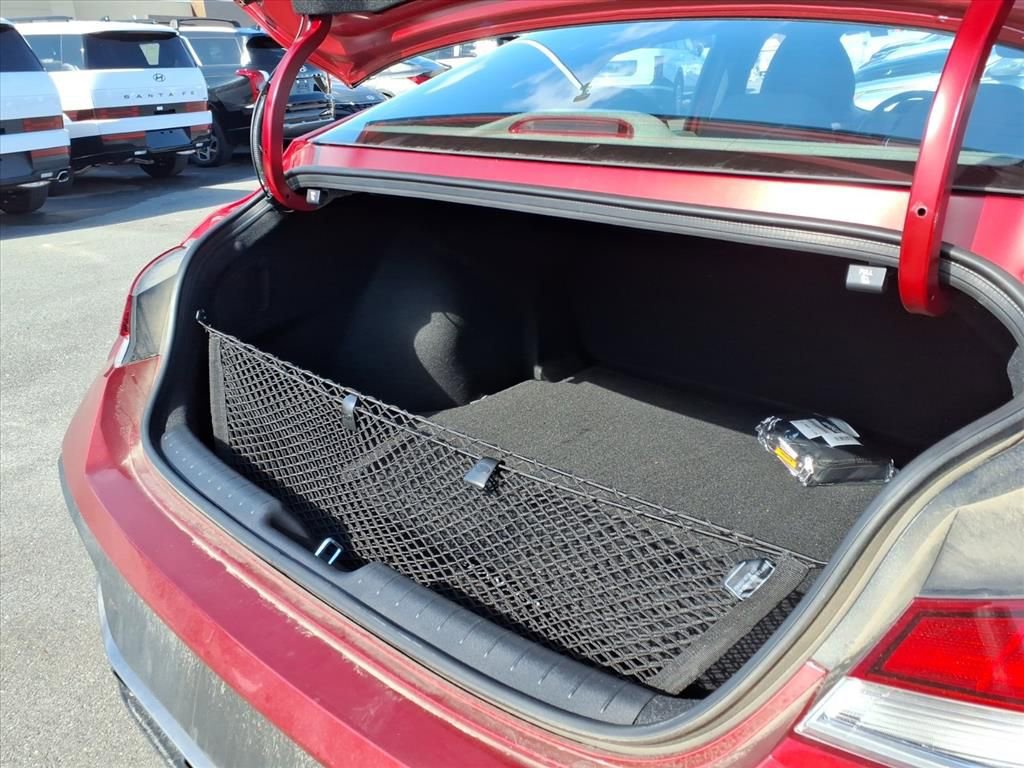 Certified 2025 Hyundai Elantra Sport image 26