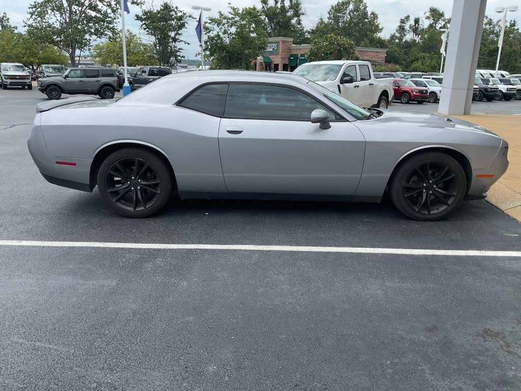 Used 2016 Dodge Challenger SXT w/ Blacktop Package RWD image 5