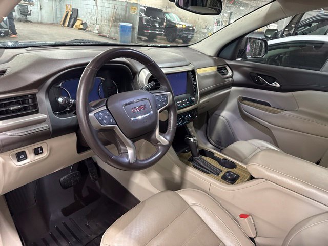 Used 2019 GMC Acadia Denali w/ Technology Package FWD image 9