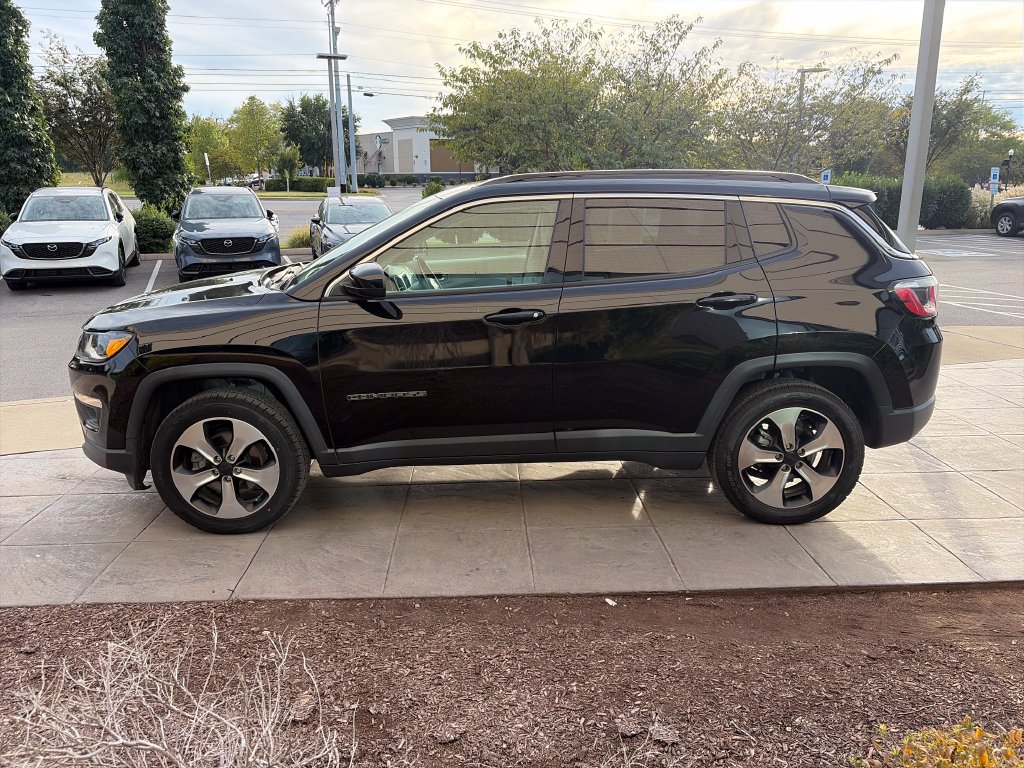 Used 2018 Jeep Compass Latitude w/ Popular Equipment Group AWD/4WD image 8