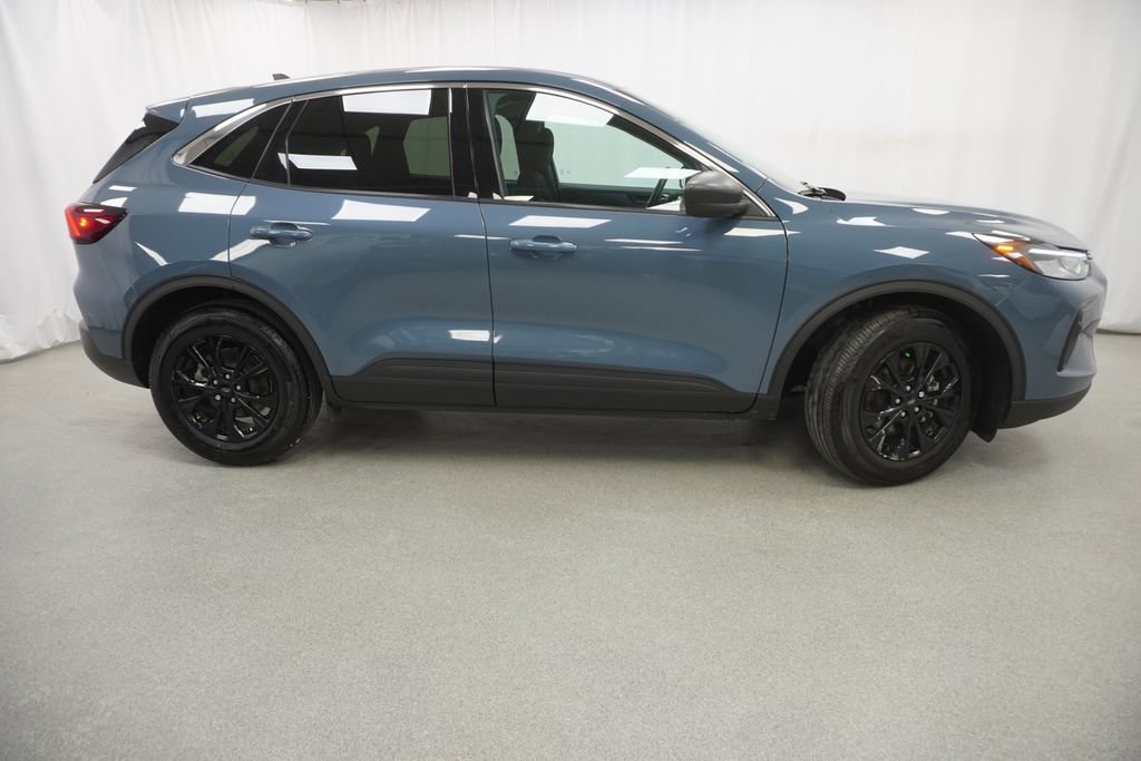 Used 2024 Ford Escape Active w/ Cold Weather Package FWD image 9