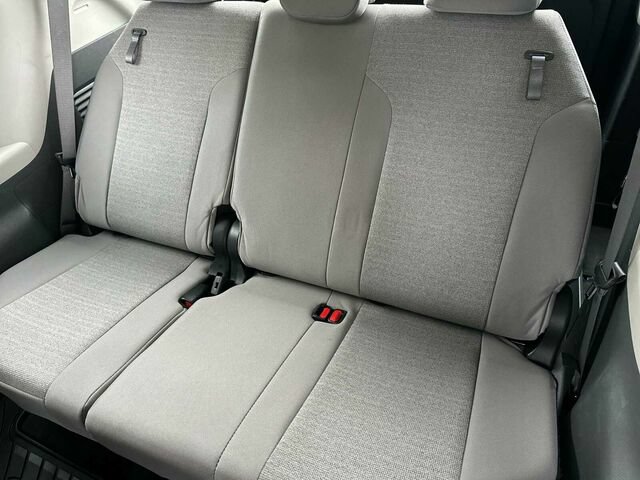 Used 2024 Toyota Sienna LE AWD/4WD image 17