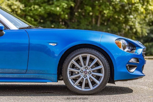 Used 2017 FIAT 124 Spider Lusso RWD image 11