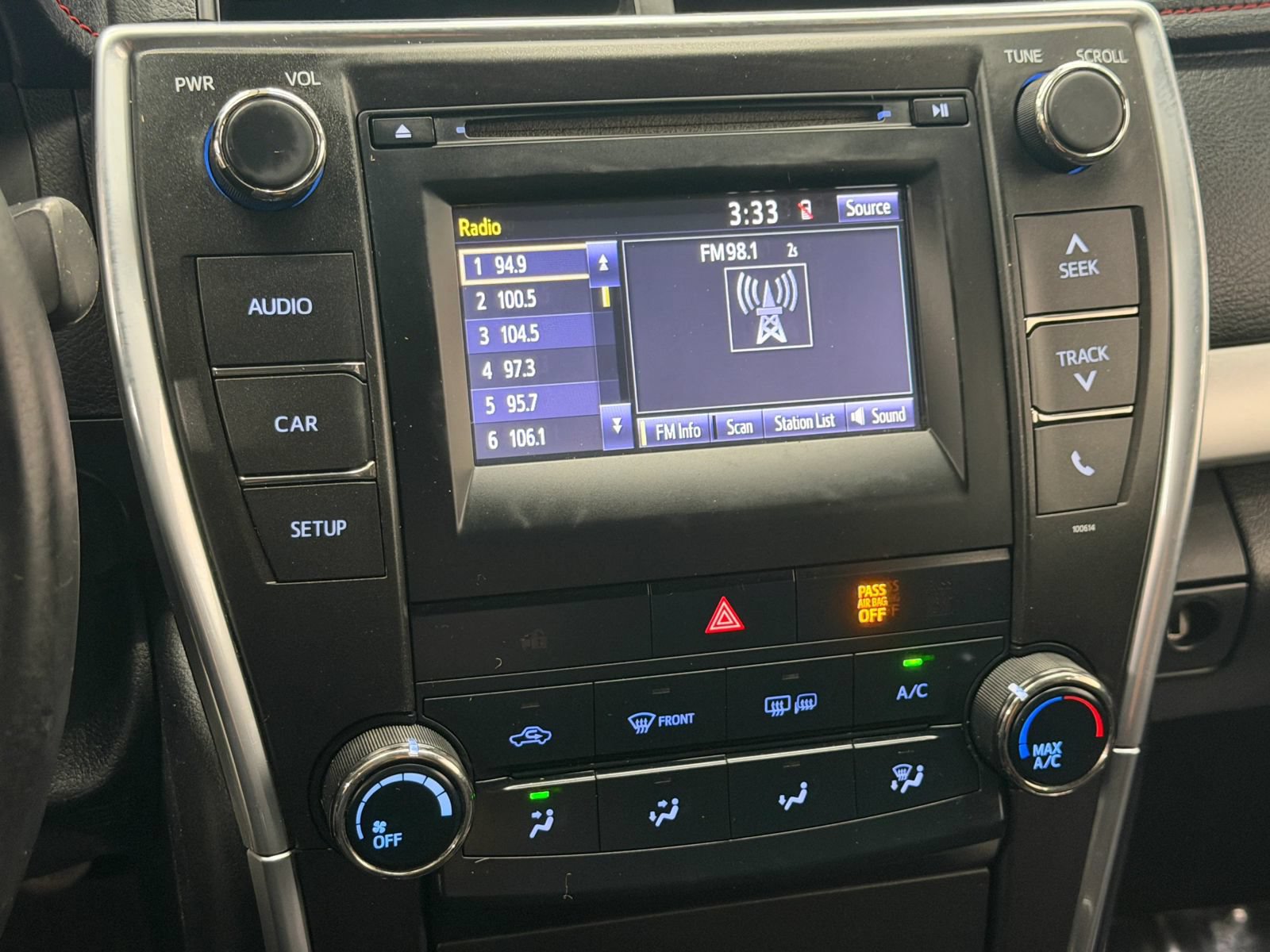 Used 2016 Toyota Camry SE FWD image 28