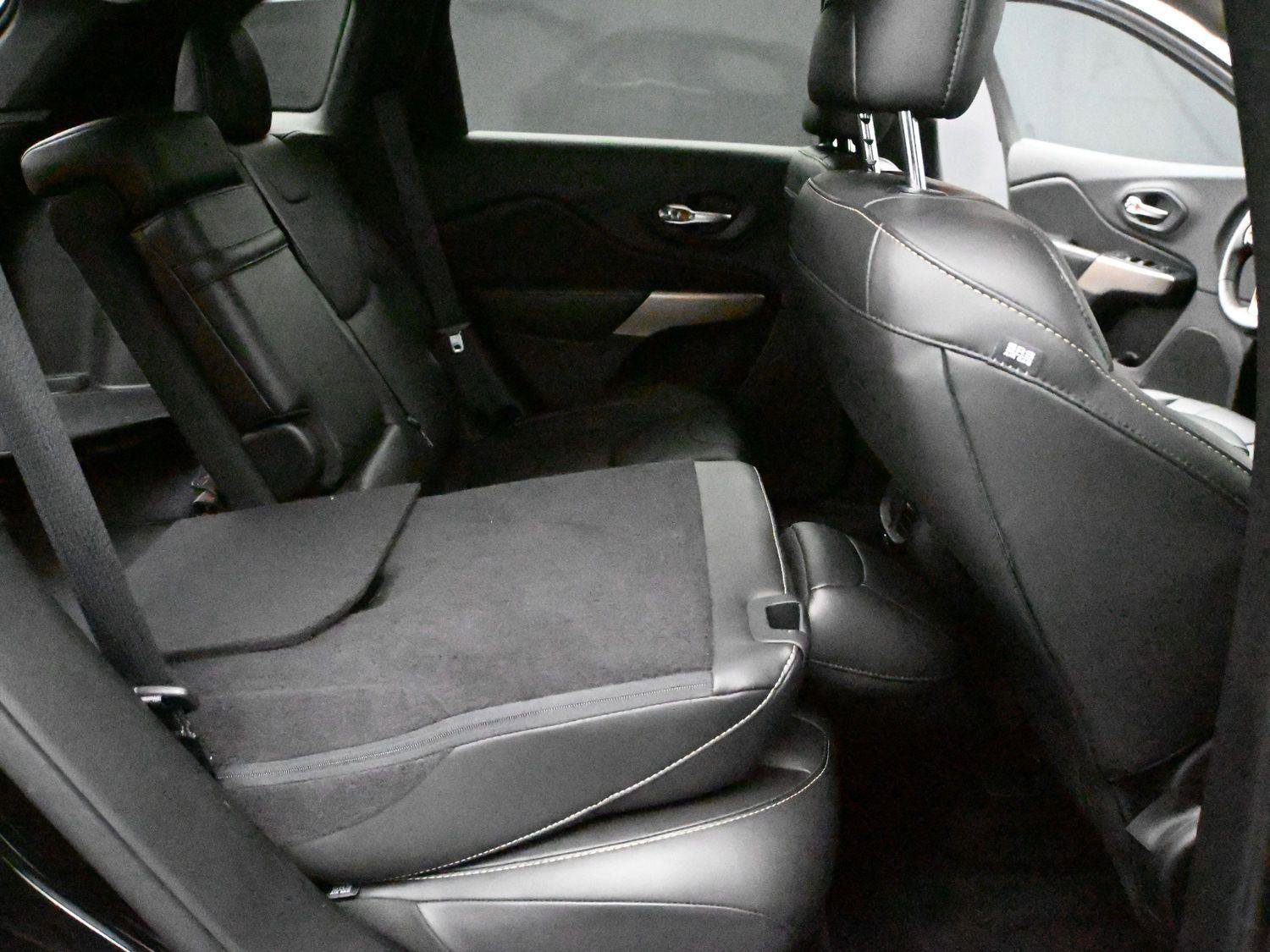 Used 2018 Jeep Cherokee Limited image 16