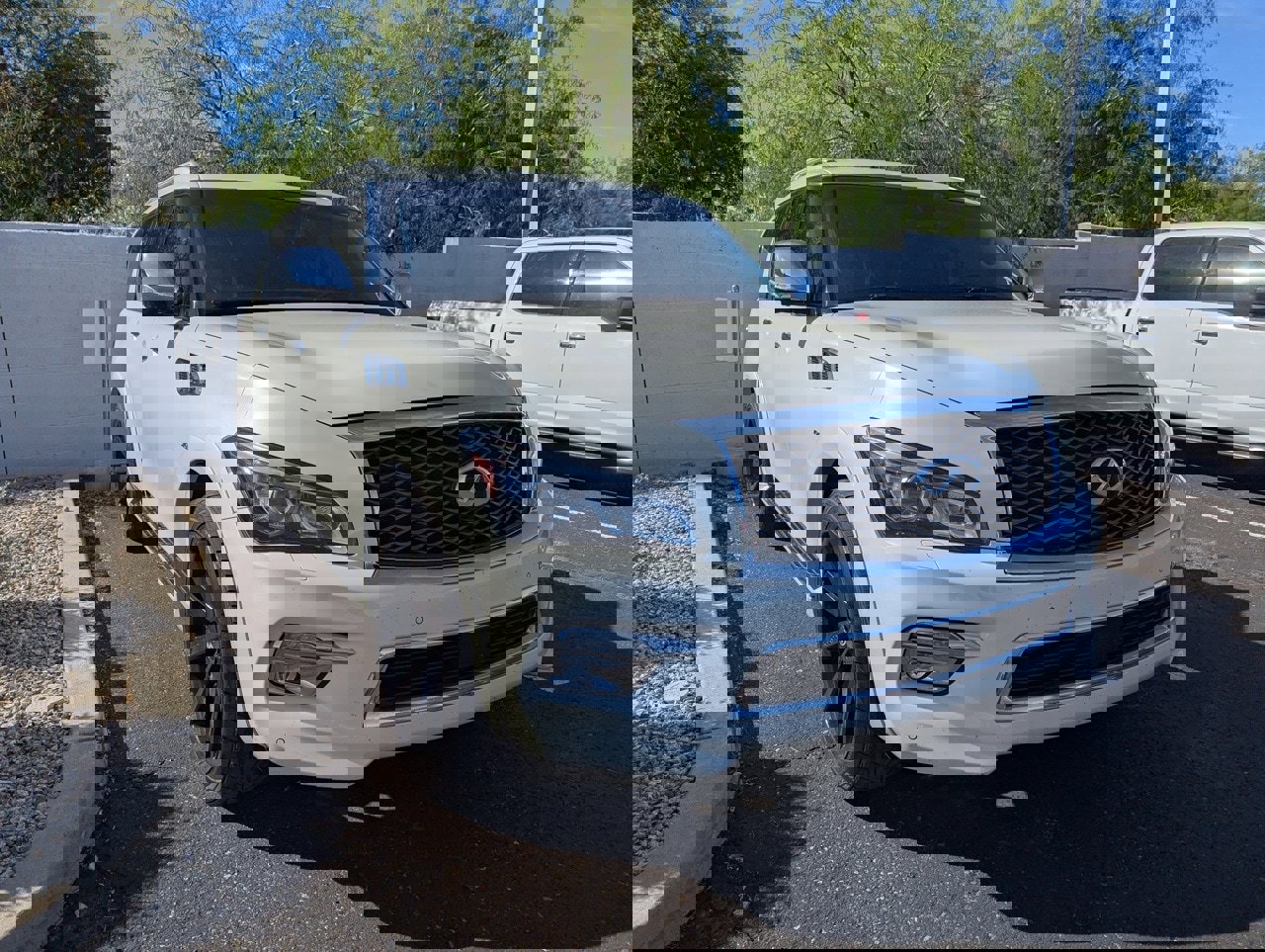 Used 2016 INFINITI QX80 2WD w/ Deluxe Technology Package image 4