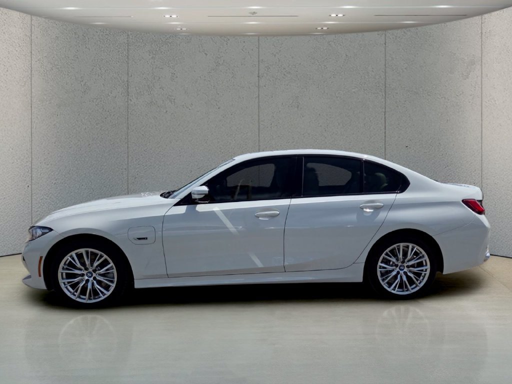 Used 2023 BMW 330e w/ Driving Assistance Package RWD image 9