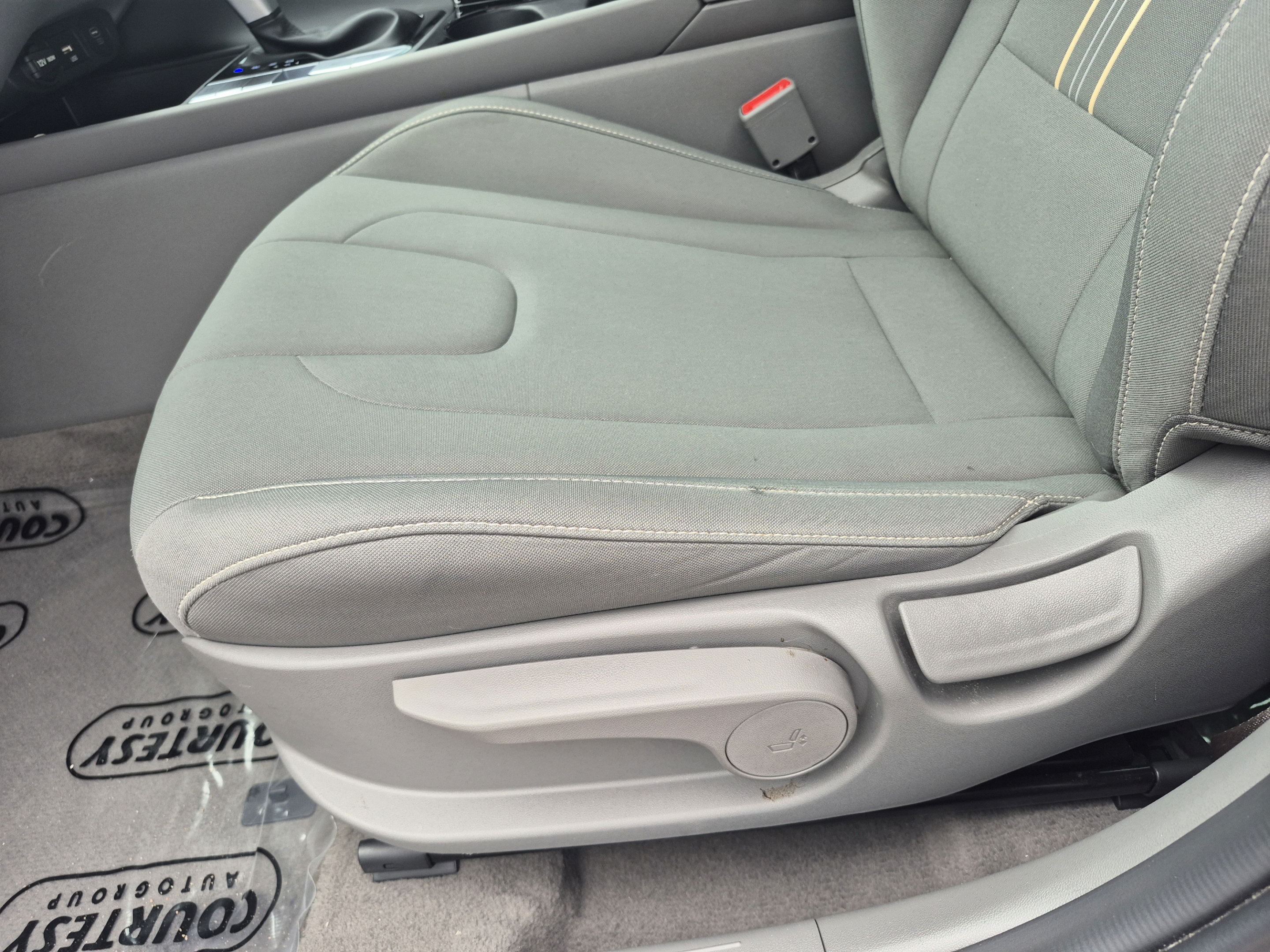 Certified 2025 Hyundai Elantra Hybrid w/ Cargo Package FWD image 18