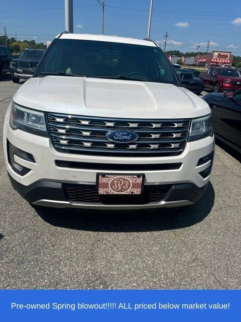 Used 2017 Ford Explorer XLT w/ Equipment Group 202A FWD image 4