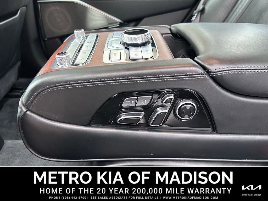 Used 2020 Kia K900 Luxury w/ VIP Package image 35