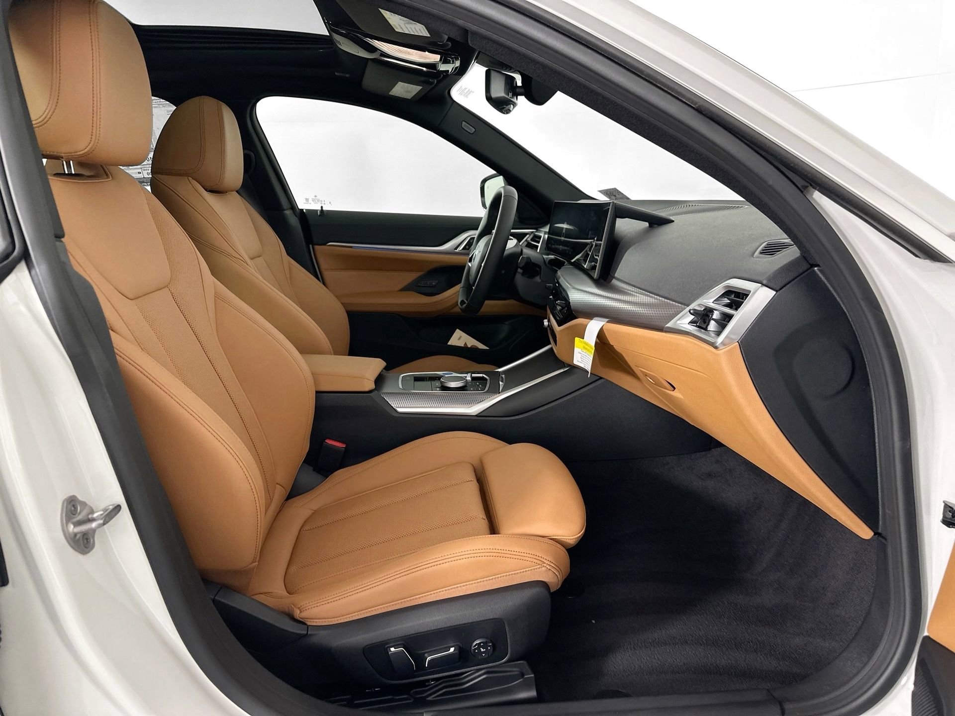 Used 2025 BMW i4 xDrive40i w/ Parking Assistance Package image 21