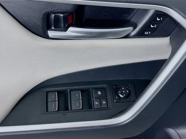 Used 2023 Toyota RAV4 Limited AWD/4WD image 17
