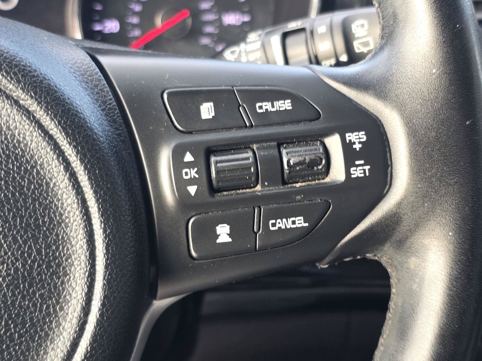 Used 2016 Kia Sedona SX Limited w/ Option Group 030 FWD image 12