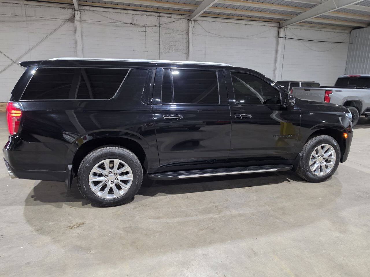Used 2023 Chevrolet Suburban Premier AWD/4WD image 16