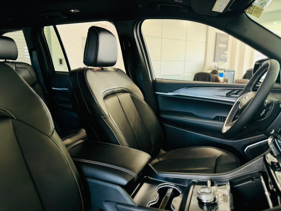 Used 2026 Jeep Grand Cherokee Limited image 21