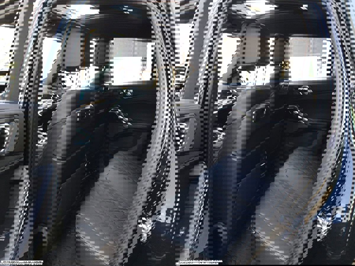 Used 2024 BMW X6 xDrive40i w/ Premium Package image 13