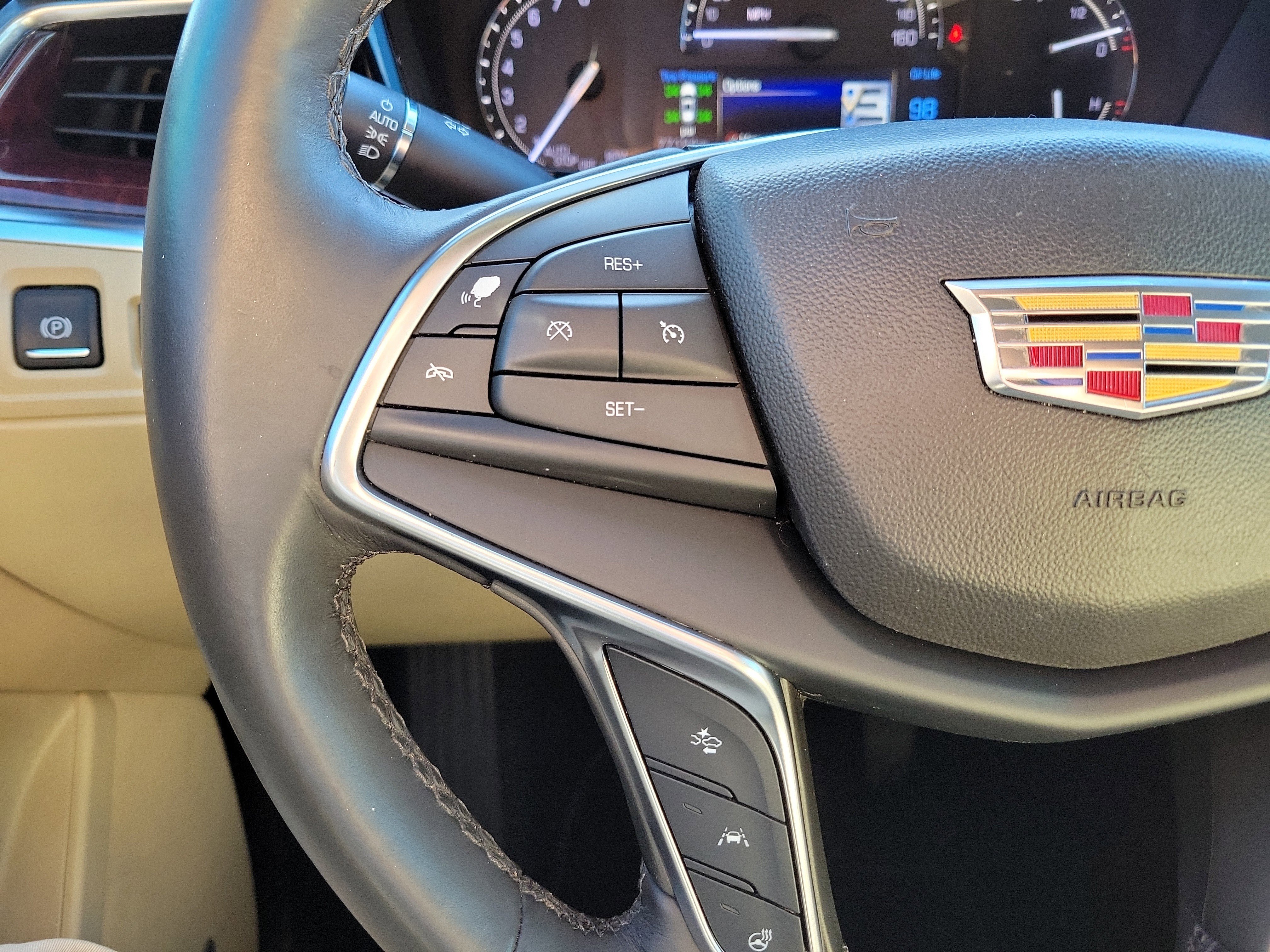 Used 2018 Cadillac XT5 Luxury w/ Driver Awareness Package FWD image 30