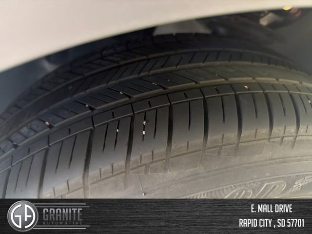 Used 2024 Volkswagen Tiguan SE w/ Panoramic Sunroof Package image 28