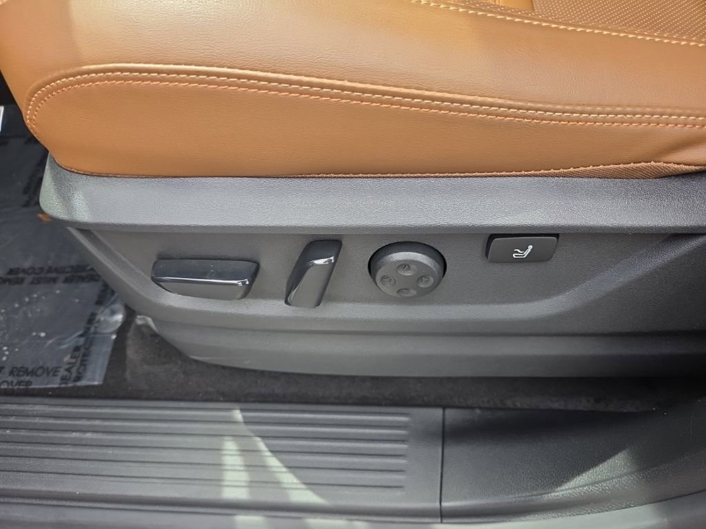 Used 2025 Nissan Armada Platinum Reserve image 30