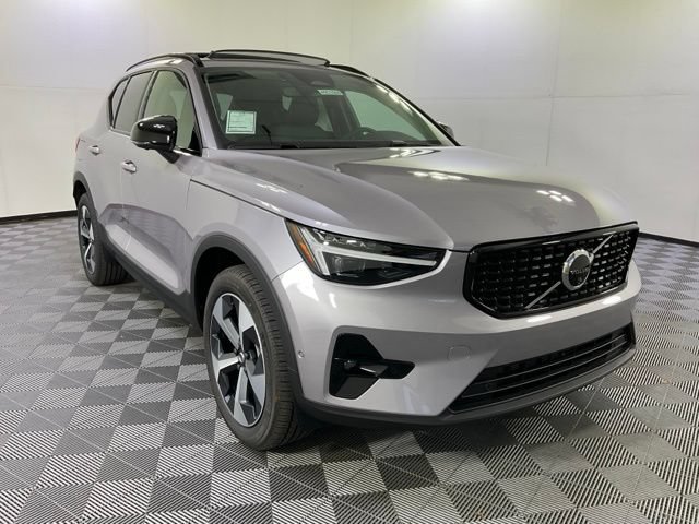 New 2026 Volvo XC40 B5 Plus w/ Protection Package Premier AWD/4WD image 3