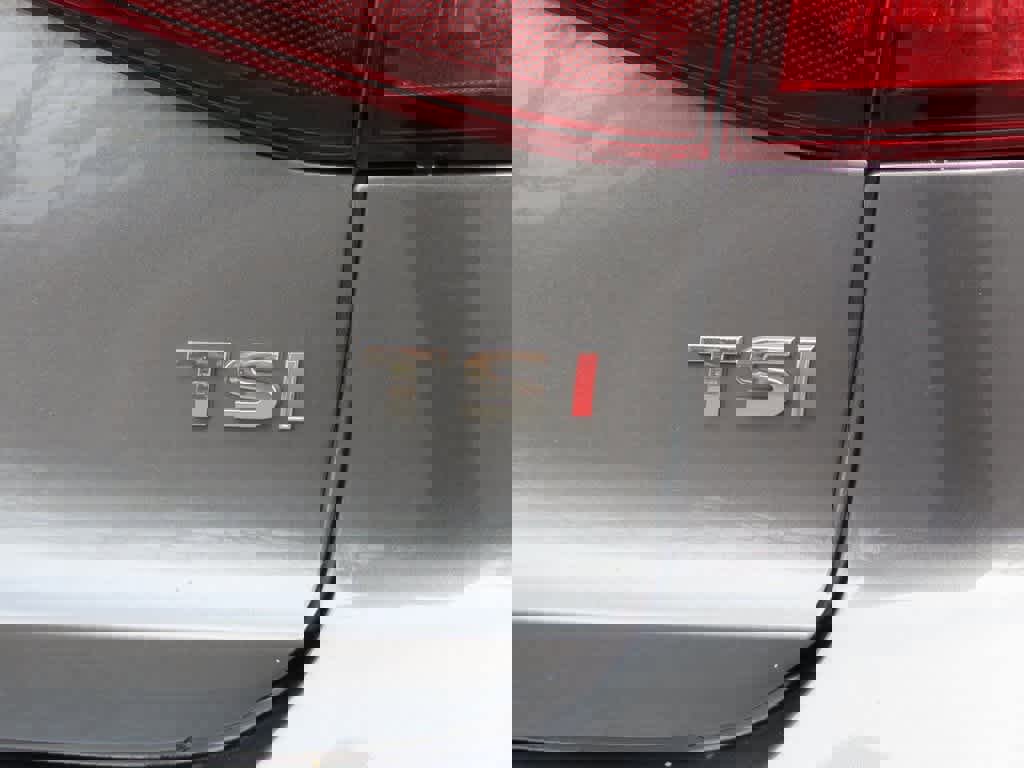 Used 2016 Volkswagen Jetta Sport w/ Lighting Package image 8