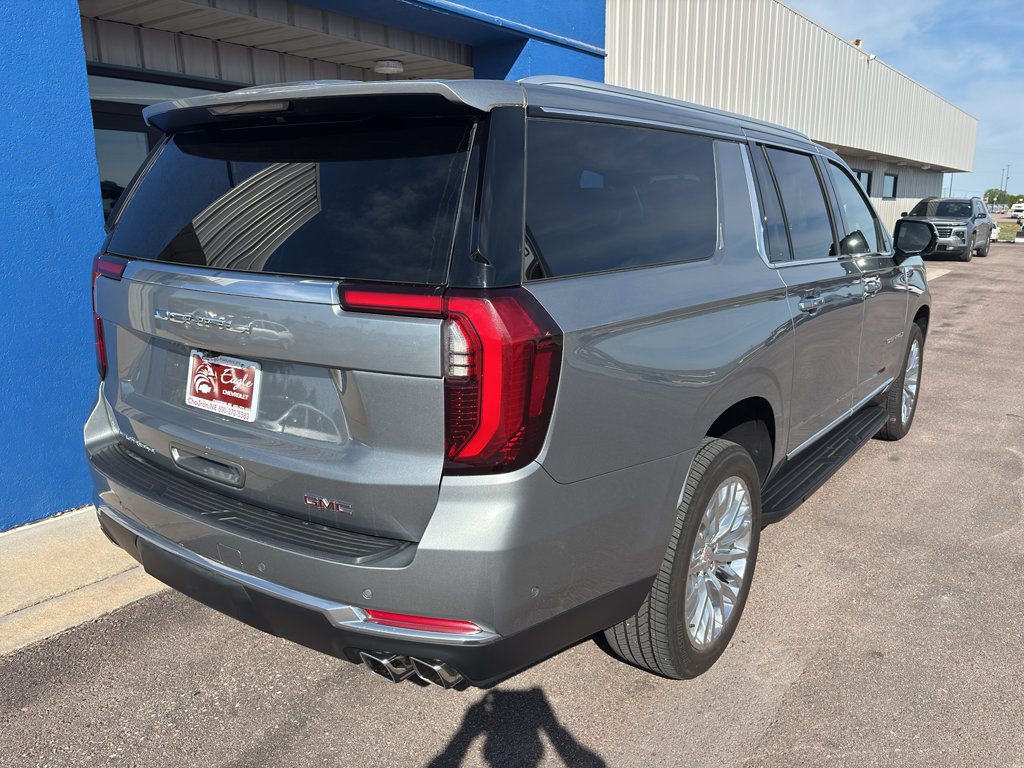 Used 2025 GMC Yukon XL Denali AWD/4WD image 6