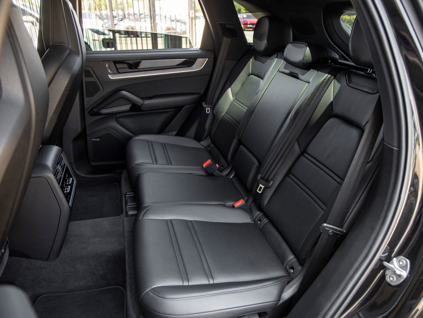 Used 2024 Porsche Cayenne S AWD/4WD image 37