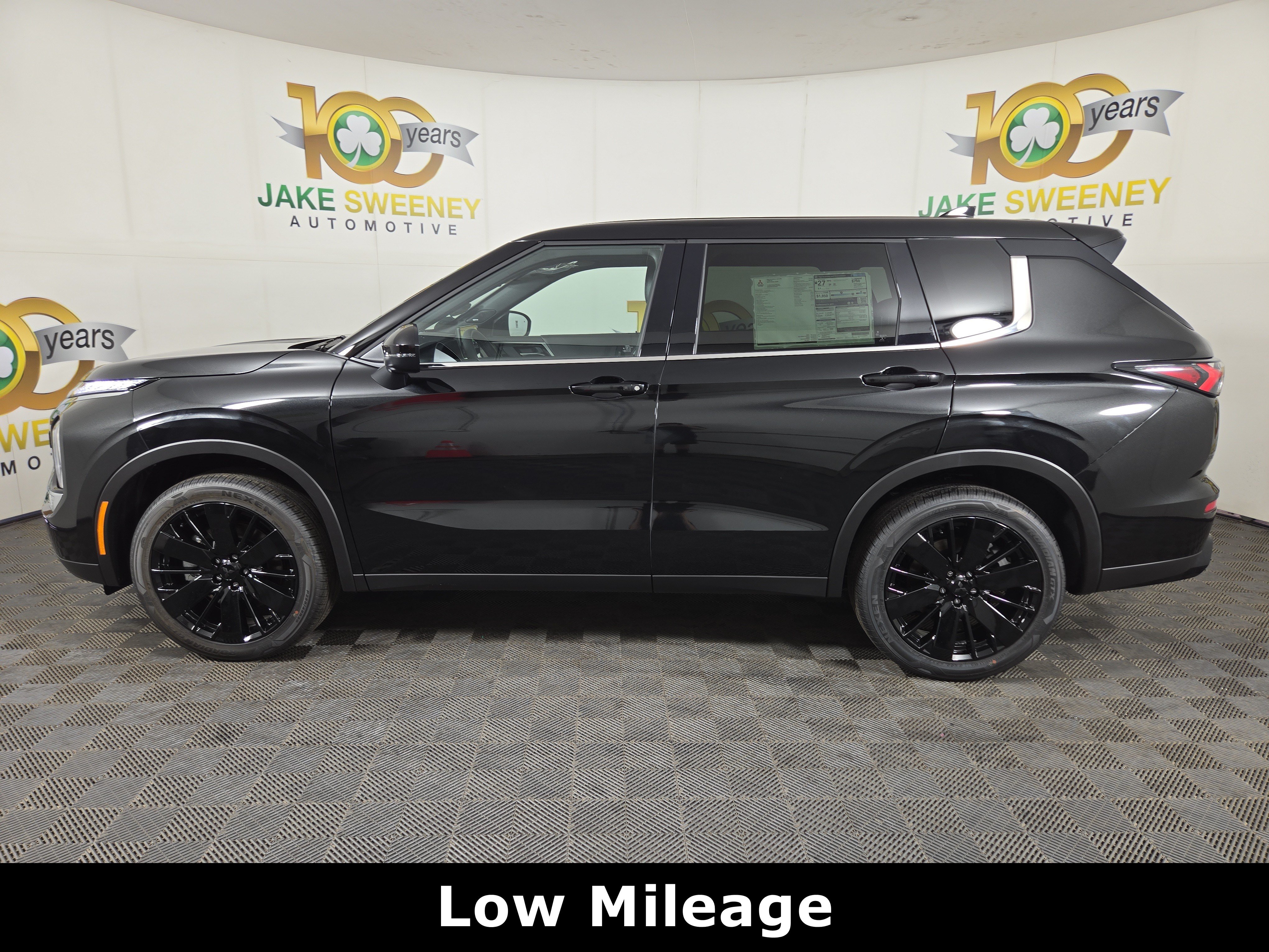 New 2026 Mitsubishi Outlander LE AWD/4WD image 4