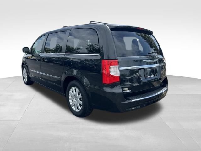 Used 2016 Chrysler Town & Country Touring FWD image 5