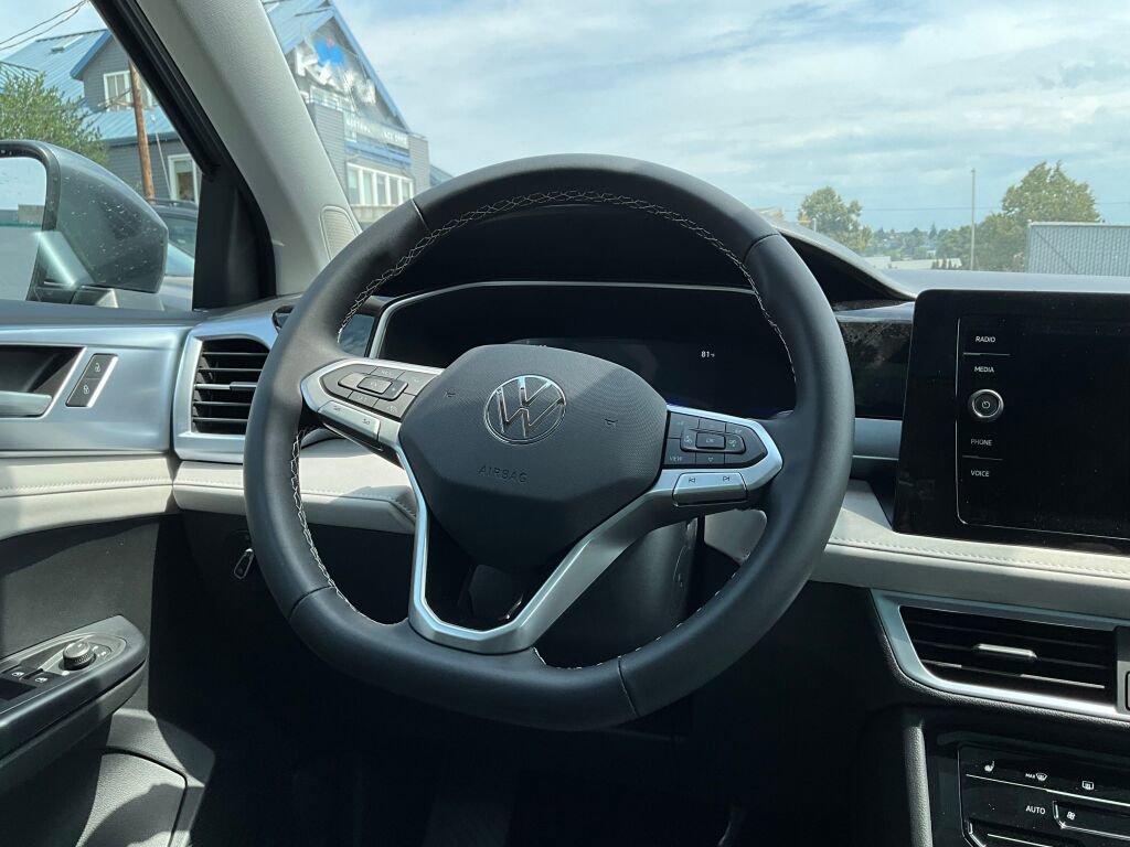 New 2025 Volkswagen Taos SE image 18