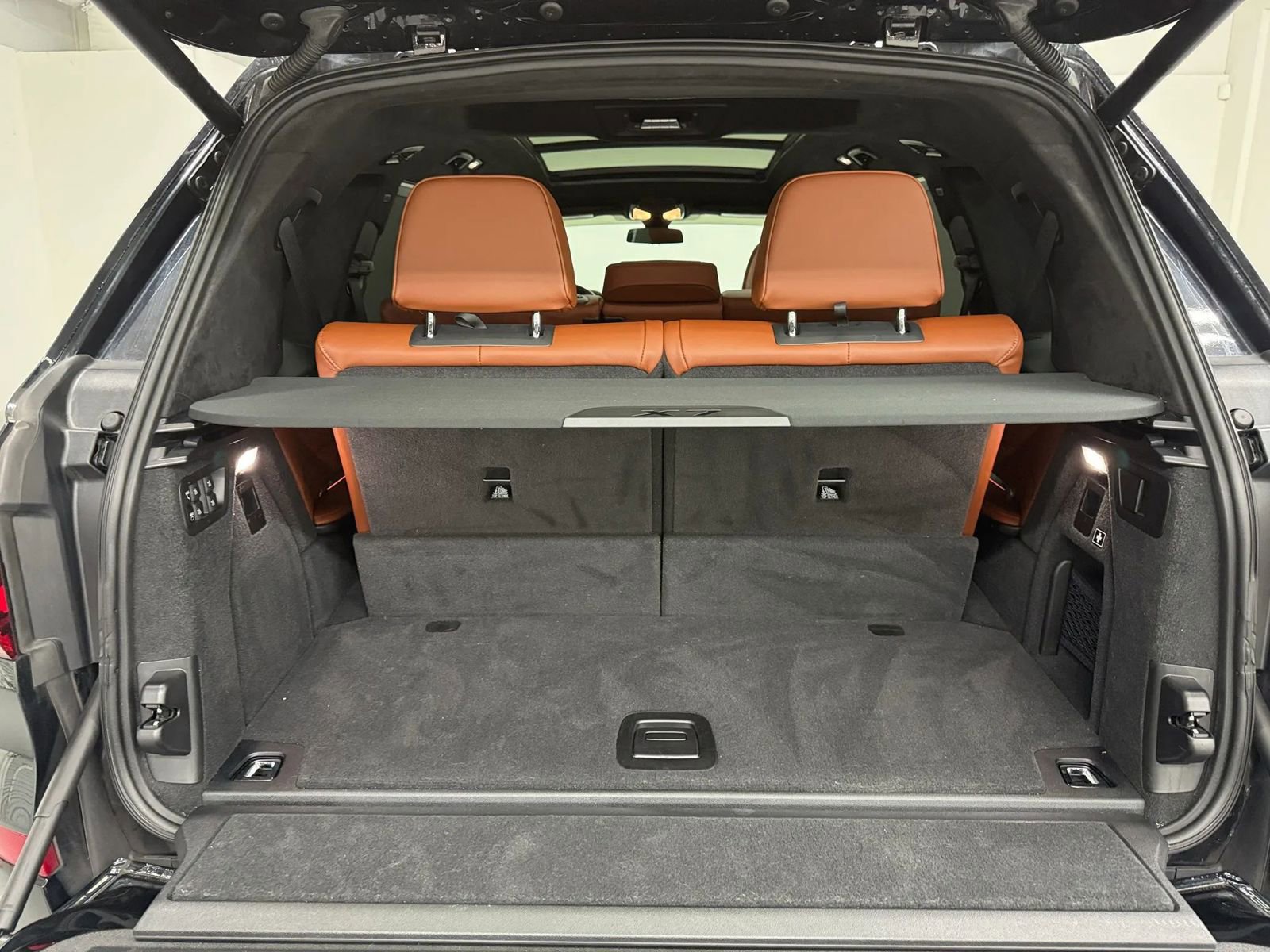 Used 2021 BMW X7 M50i w/ Luxury Seating Package image 41
