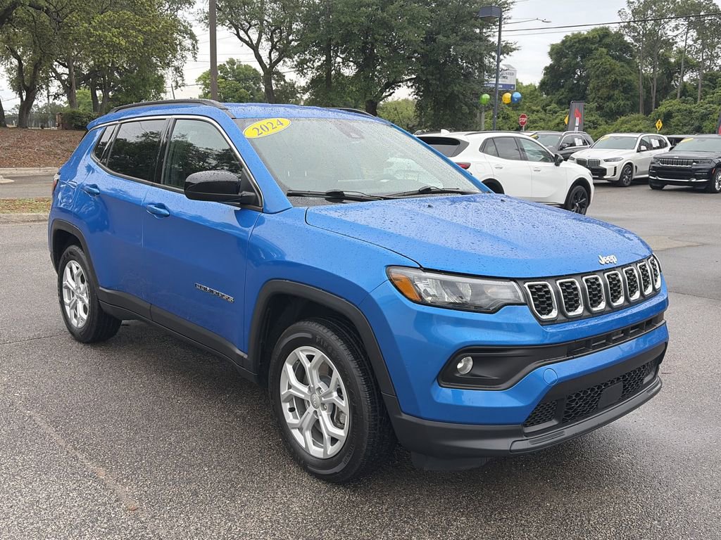 Used 2024 Jeep Compass Latitude AWD/4WD image 9