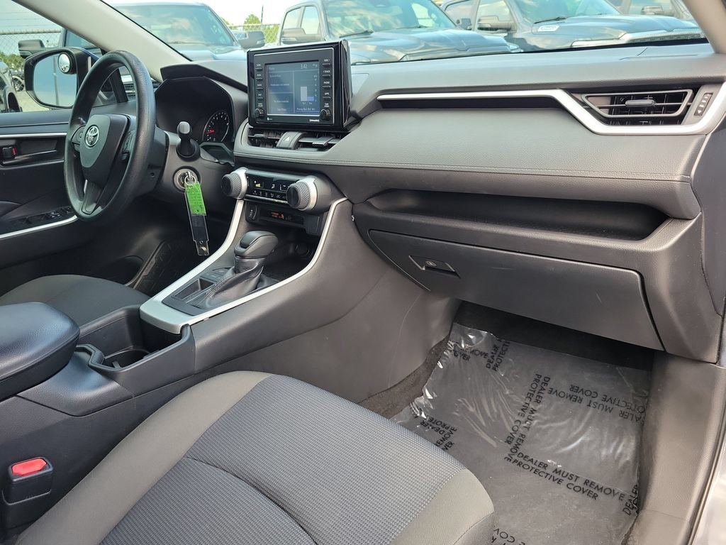 Used 2022 Toyota RAV4 LE FWD image 10