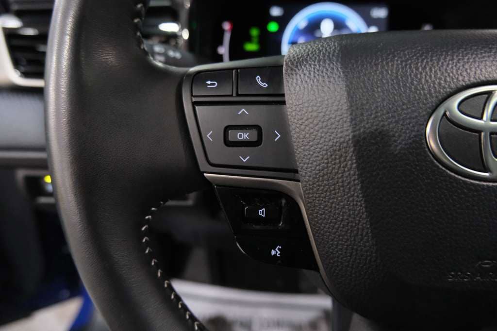 Used 2025 Toyota Camry SE w/ Multimedia Upgrade Package image 36