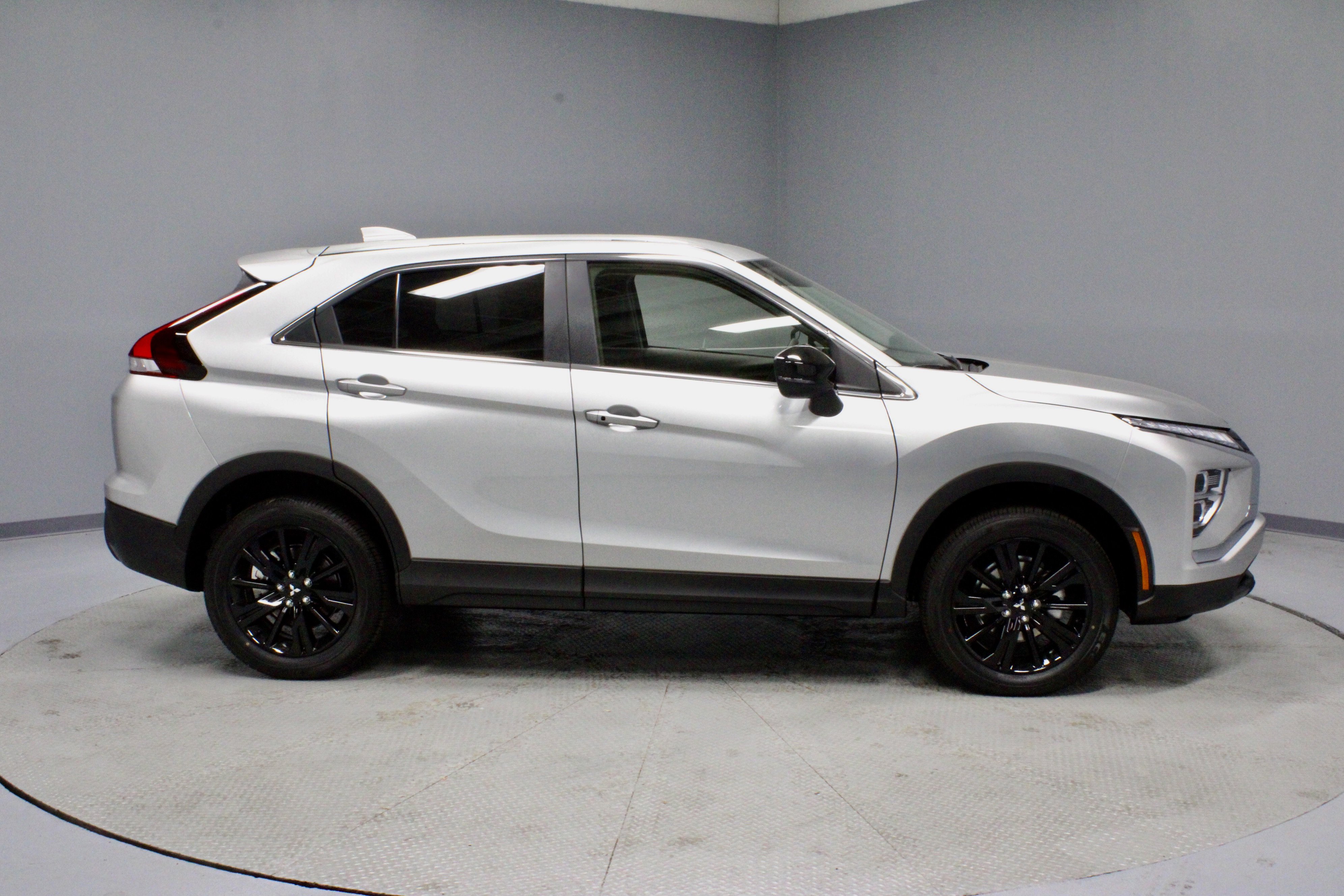 New 2025 Mitsubishi Eclipse Cross LE image 9