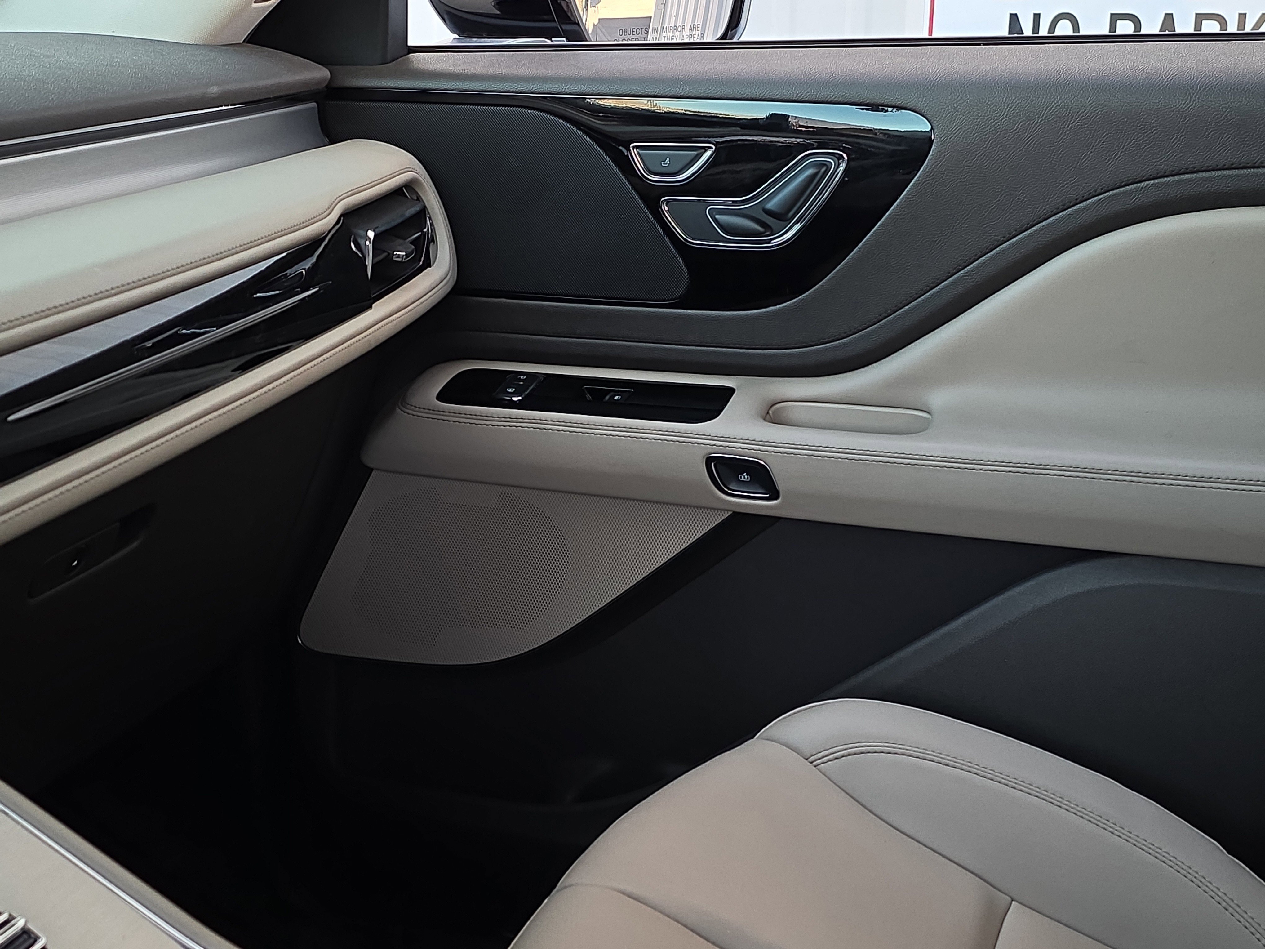 Used 2023 Lincoln Aviator 2WD w/ Elements Package image 29