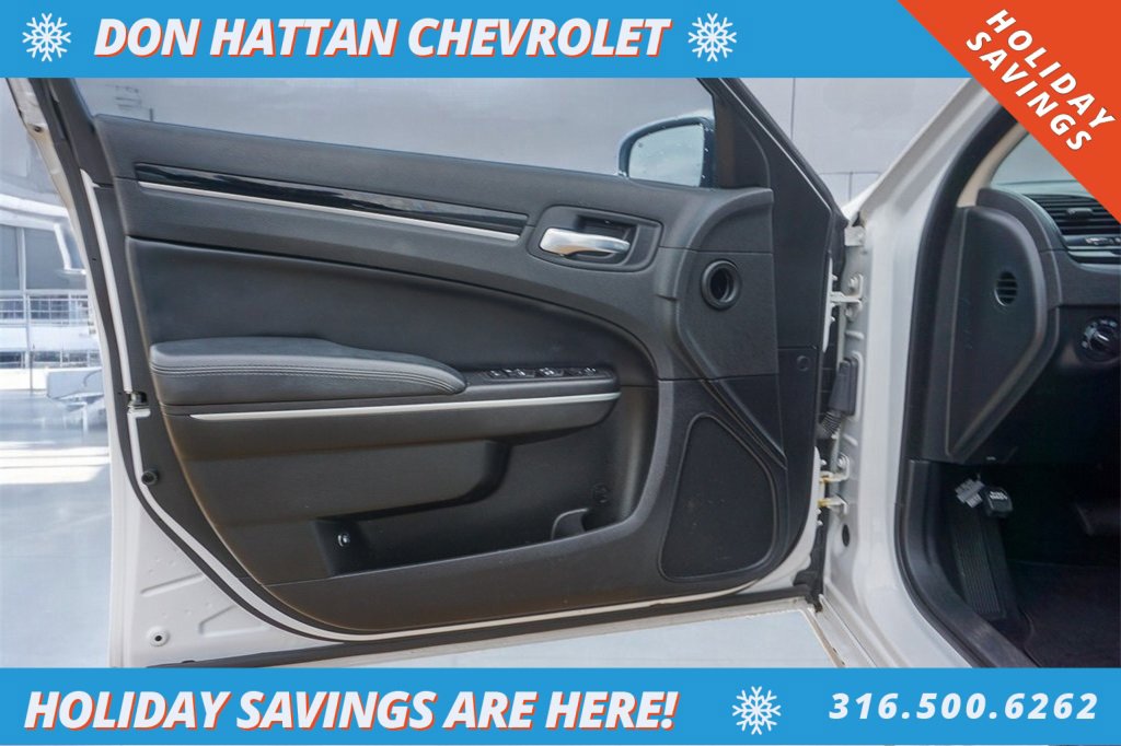 Used 2023 Chrysler 300 Touring w/ Sport Appearance Package image 14