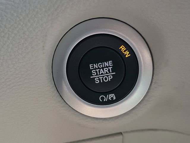 Used 2023 Chrysler Pacifica Touring-L w/ Uconnect Theater Family Group image 28