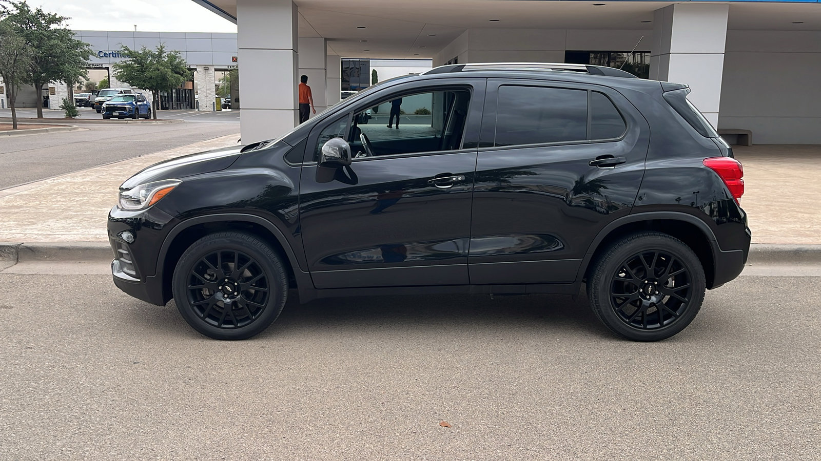 Used 2022 Chevrolet Trax LT w/ Midnight Edition AWD/4WD image 4