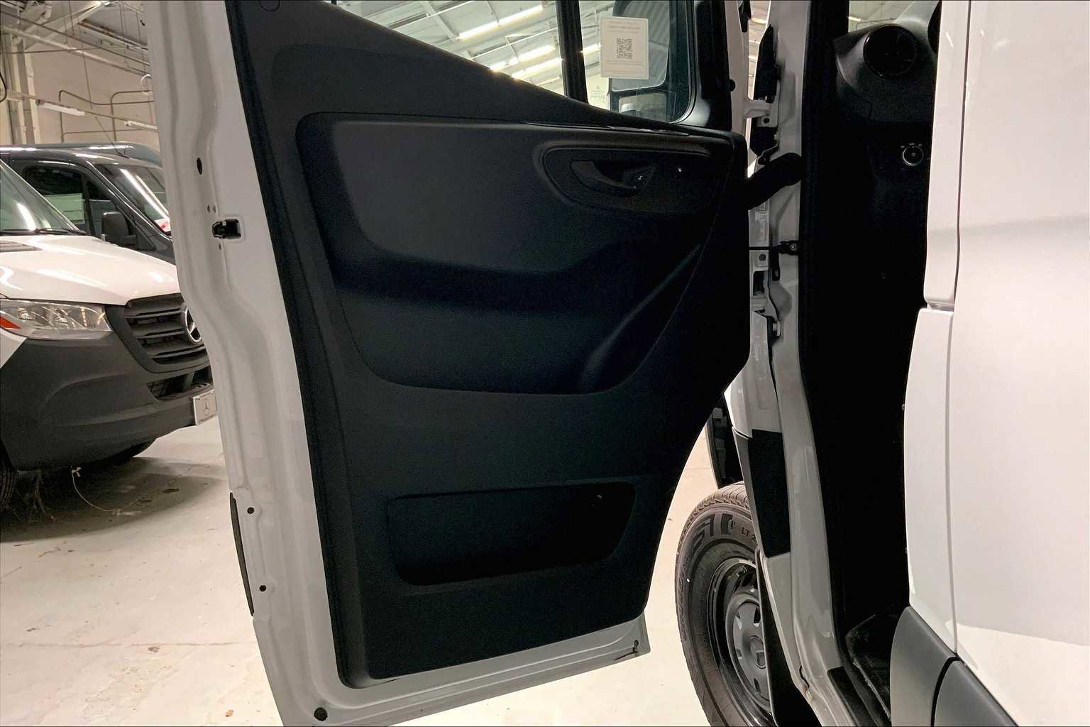 Used 2024 Mercedes-Benz Sprinter 2500 image 17