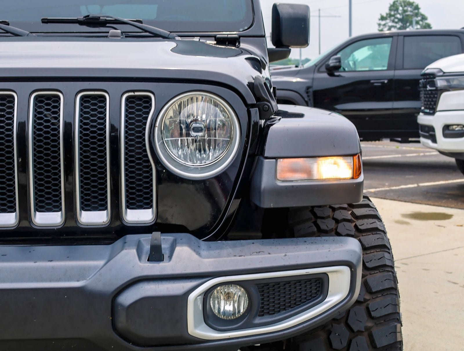Used 2020 Jeep Wrangler Unlimited Sahara AWD/4WD image 5